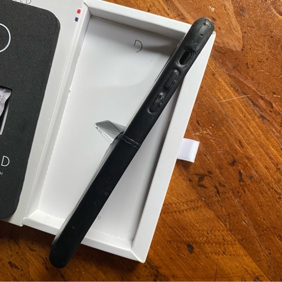 Decoded Black Leather Card Case iPhone 11 Pro Max - Picture 7 of 9